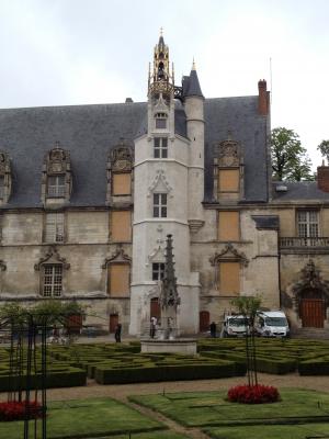 Musée de Beauvais (60) - Tour de l'horloge surmontée d'un campanile