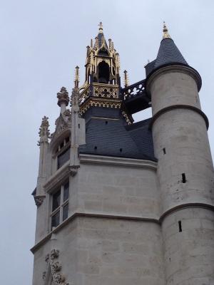 Musée de Beauvais (60) - Tour de l'horloge surmontée d'un campanile